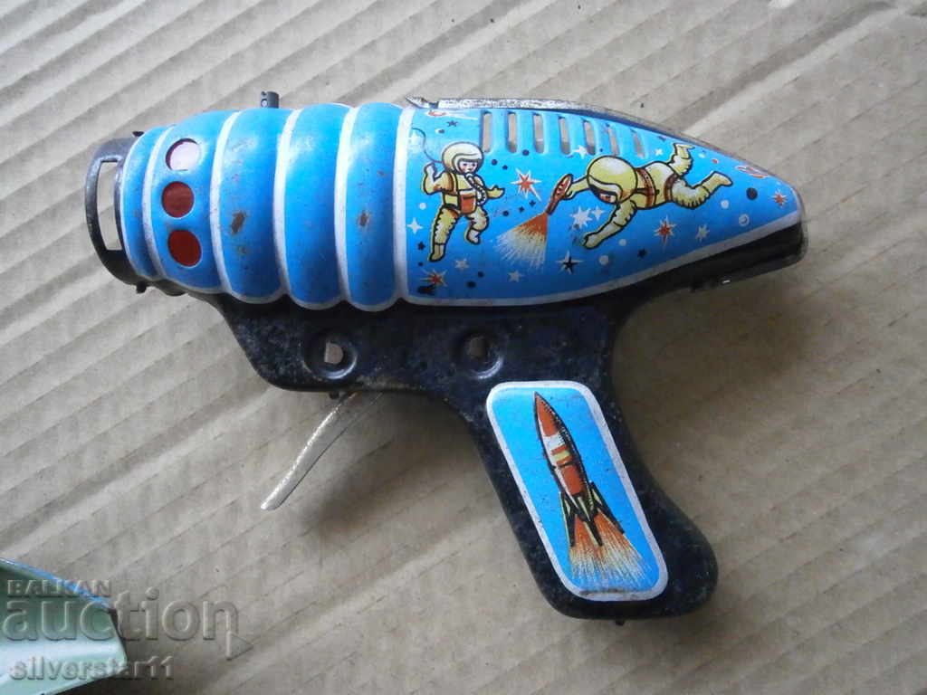 Delivery of LAMINATED TOY SPRING PISTOL Delivery of LAMINATED TOY SPRING PISTOL