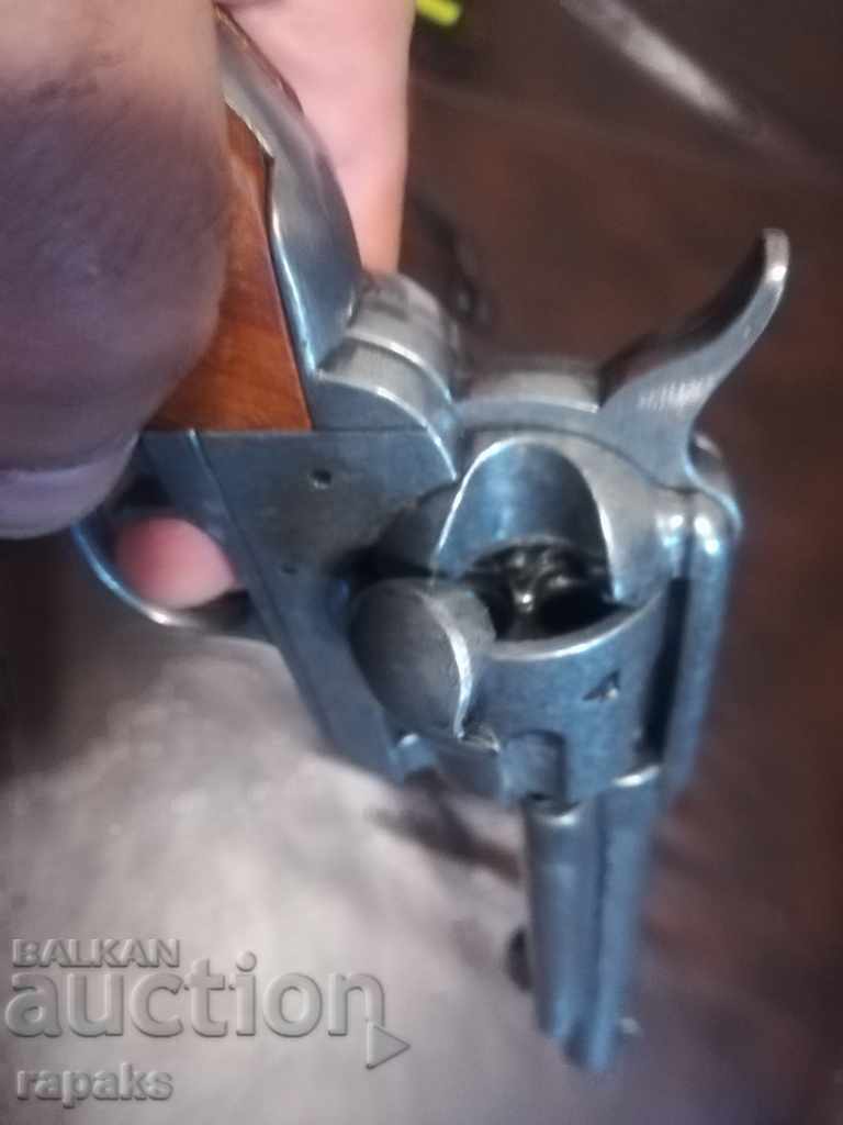 Versiunea de artilerie a revolverului Colt - replică