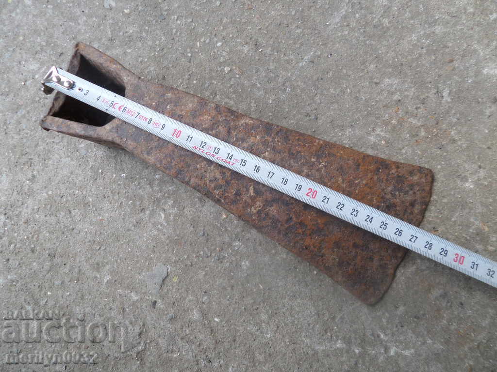 Auction  Old forged turntable, wrought iron, picking, tool, top