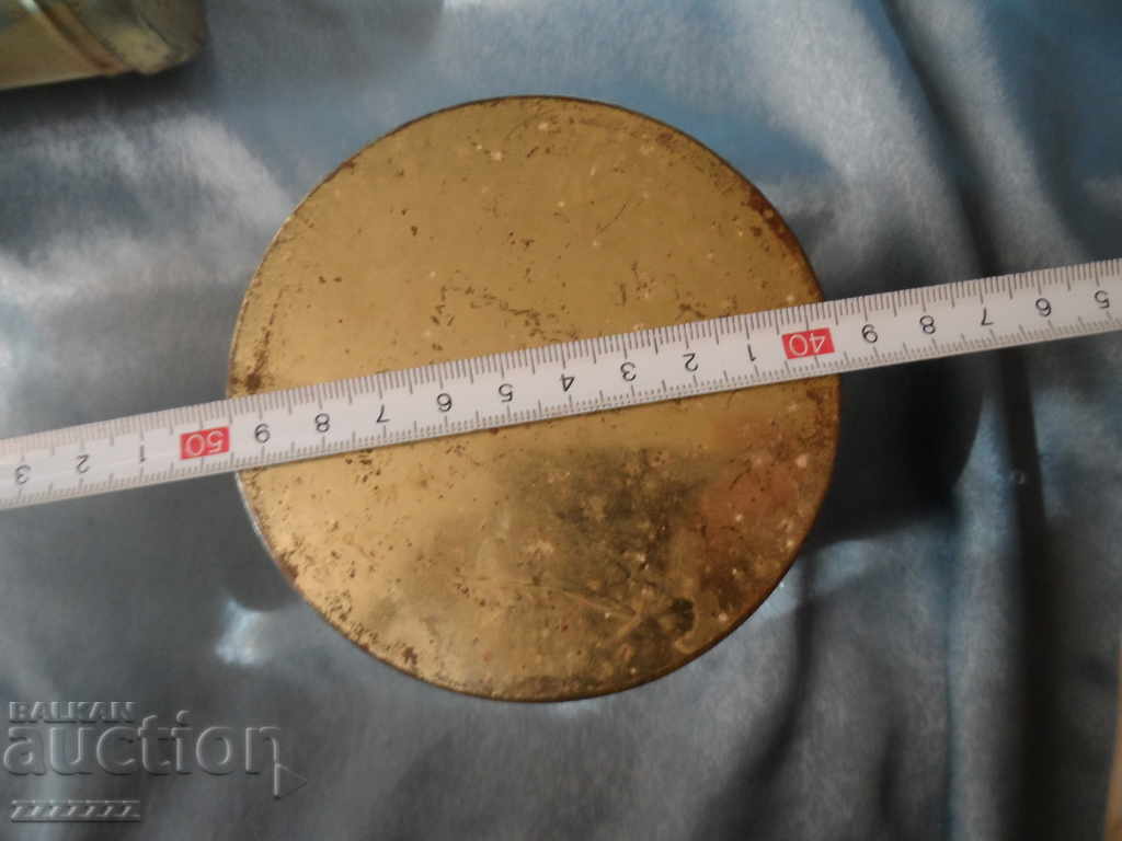 Доставка на стари ламаринени кутии Доставка на стари ламаринени кутии