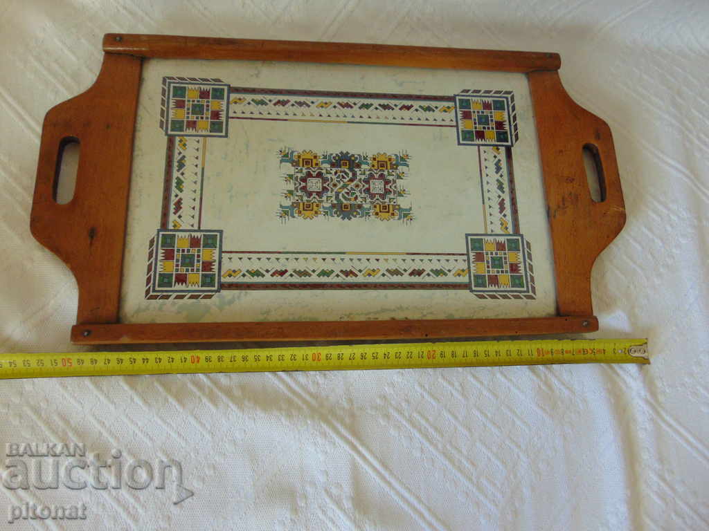 Голям антикварен дървен поднос с цена 35.00 лв. | € 17.90 Голям антикварен дървен поднос с цена 35.00 лв. | € 17.90