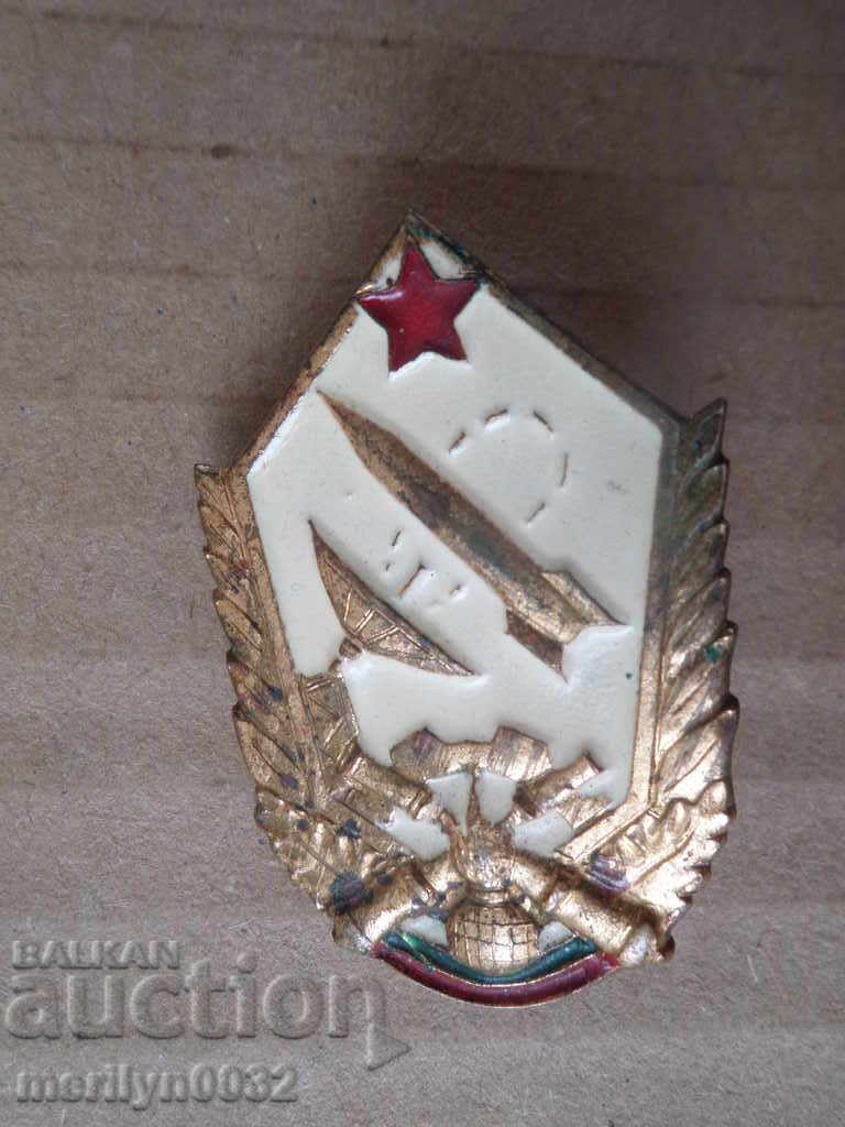 Artelerian medalie insigna insigna BNA Bulgaria cu preț 77.00 BGN | € 39.37 Artelerian medalie insigna insigna BNA Bulgaria cu preț 77.00 BGN | € 39.37