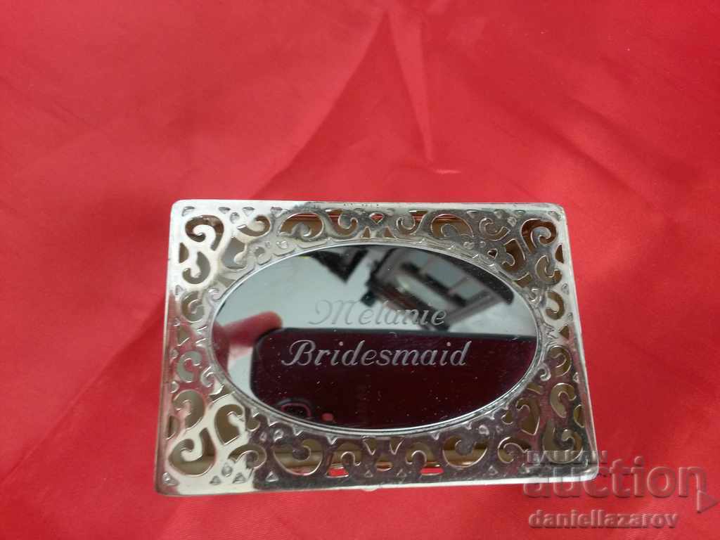 Frumoasa bijuterie din metal cu preț € 15.00 | 29.34 BGN Frumoasa bijuterie din metal cu preț € 15.00 | 29.34 BGN