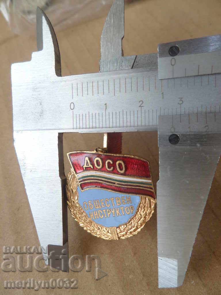 Auction Embroidery sign of DOSO PUBLIC INSTRUCTOR medal badge Bulgaria Auction Embroidery sign of DOSO PUBLIC INSTRUCTOR medal badge Bulgaria