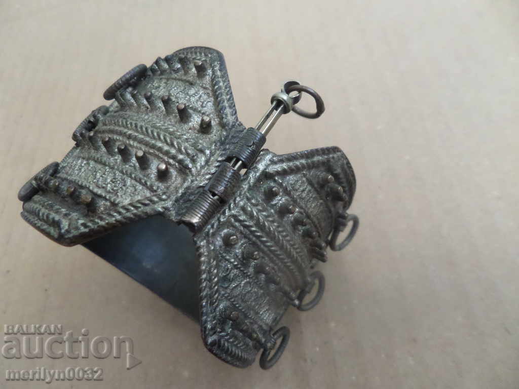 Аукцион Гривна таралежка бодливка сребро сачан 18ти век накит бижу Аукцион Гривна таралежка бодливка сребро сачан 18ти век накит бижу