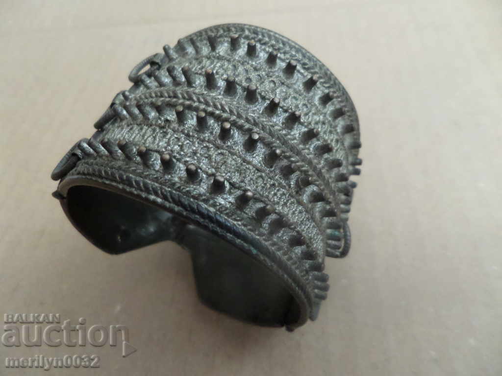 Доставка на Гривна таралежка бодливка сребро сачан 18ти век накит бижу Доставка на Гривна таралежка бодливка сребро сачан 18ти век накит бижу