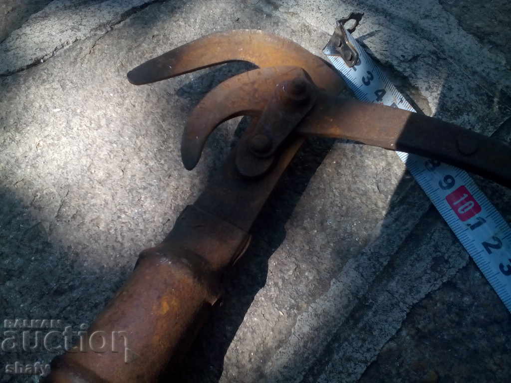 Auction Old Scissors and Shrubs. Auction Old Scissors and Shrubs.