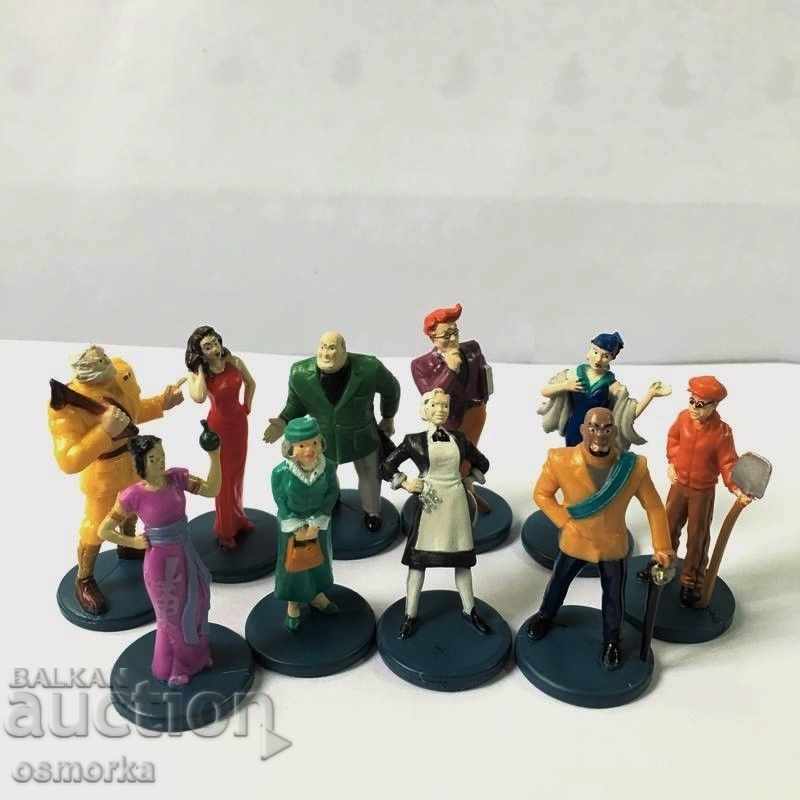 10 collectible figurines different heroes movie game Clue
