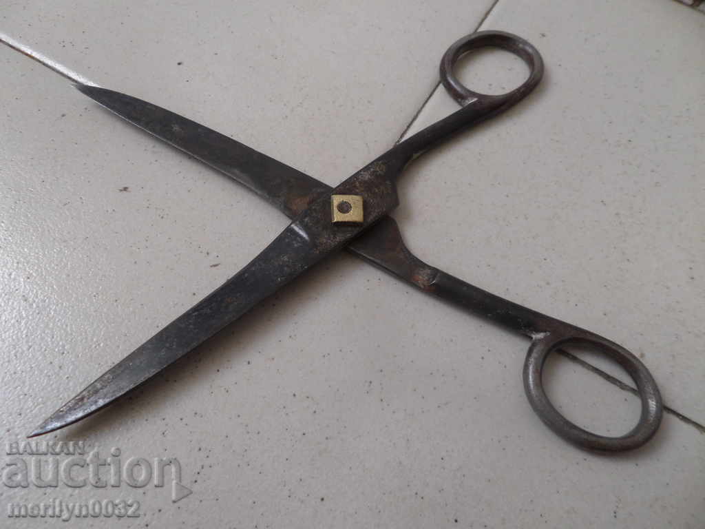 Forged scissors old scissors with price 33.00 BGN | € 16.87 Forged scissors old scissors with price 33.00 BGN | € 16.87