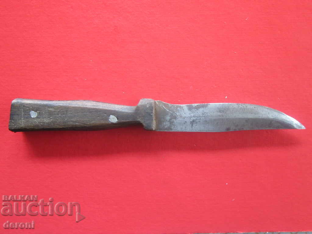 An old knife with price 10.00 BGN | € 5.11 An old knife with price 10.00 BGN | € 5.11