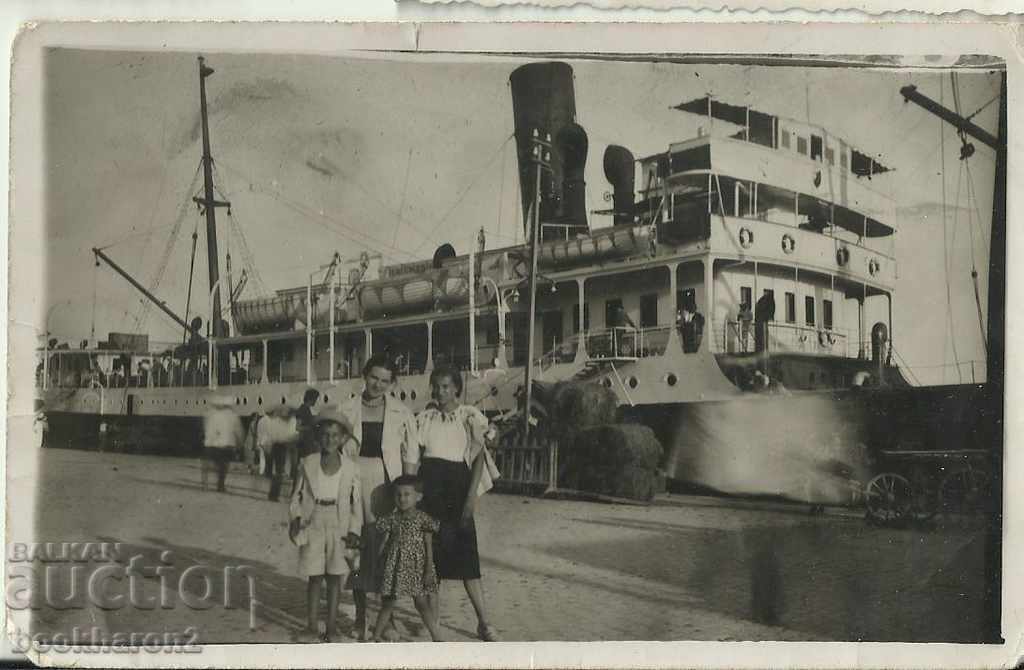 Fotografia veche, nava din Burgas