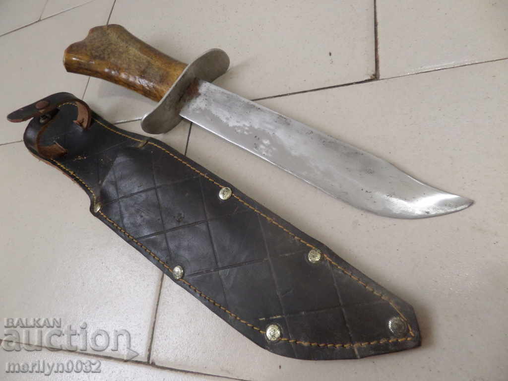 Kaniya hunting knife with deer antler handle with price 95.00 BGN | € 48.57 Kaniya hunting knife with deer antler handle with price 95.00 BGN | € 48.57