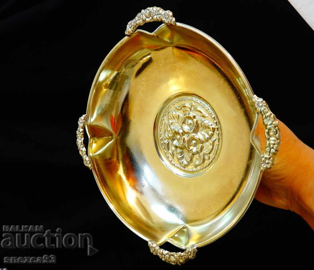 Delivery of Bronze fruit bowl, bowl with embossed flowers, baroque Delivery of Bronze fruit bowl, bowl with embossed flowers, baroque