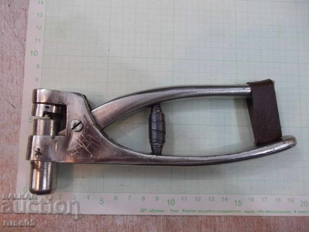 Auction Pliers seamless Auction Pliers seamless