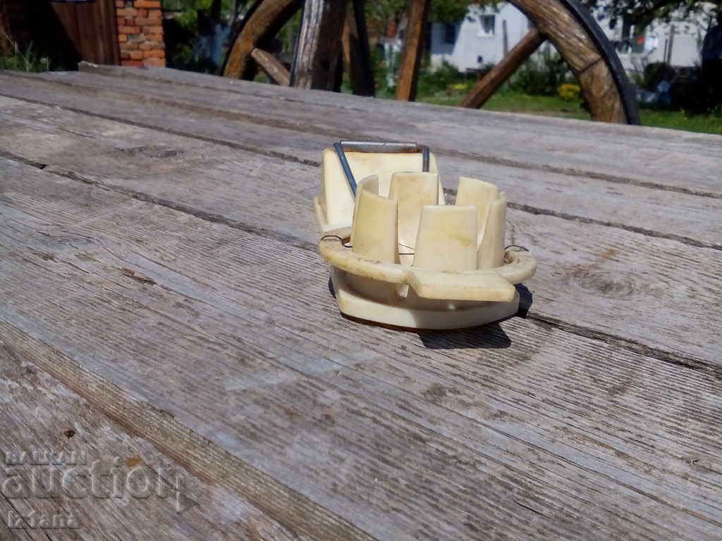 Old egg cutting machine with price 5.00 BGN | € 2.56