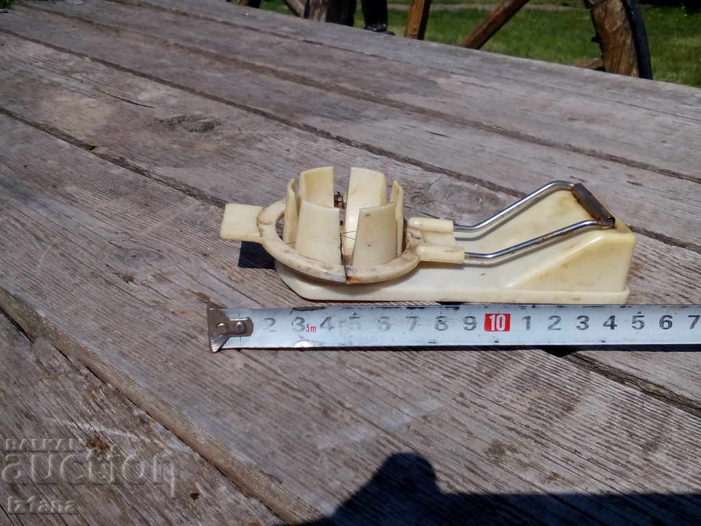 Auction  Old egg cutting machine