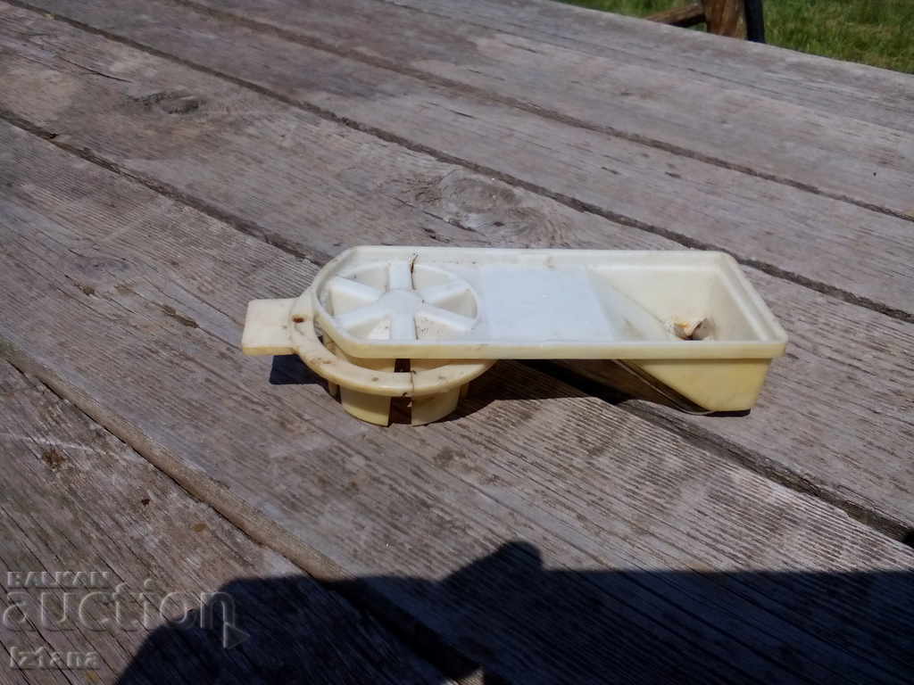 Old egg cutting machine - 6