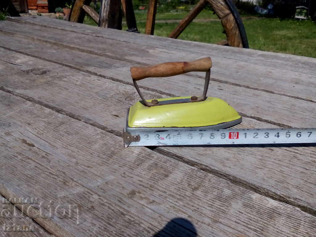 Auction Old children's iron Auction Old children's iron