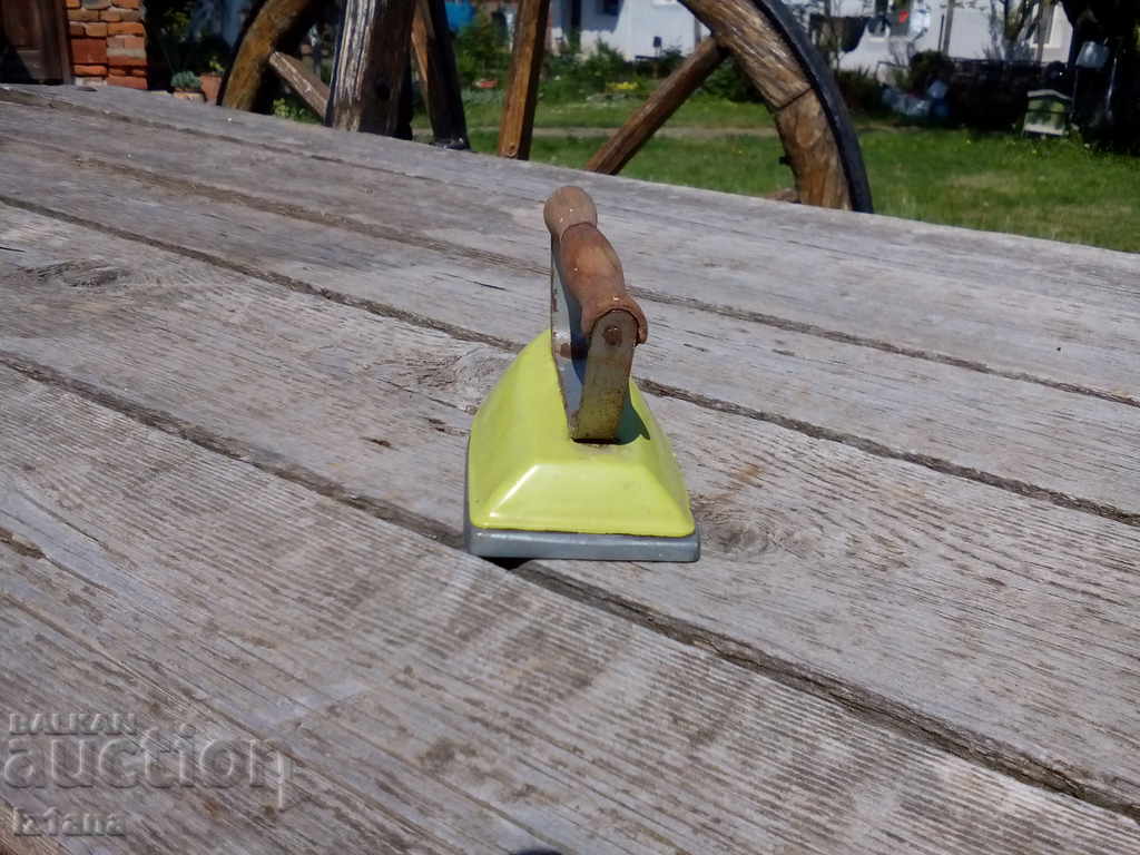 Delivery of Old children's iron Delivery of Old children's iron