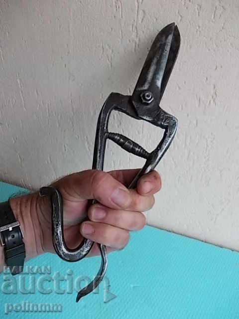Forged massive scissors with price 25.00 BGN | € 12.78 Forged massive scissors with price 25.00 BGN | € 12.78