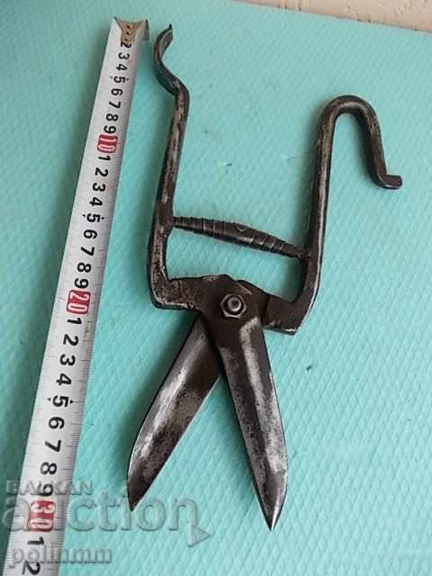 Auction Forged massive scissors Auction Forged massive scissors