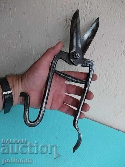 Forged massive scissors