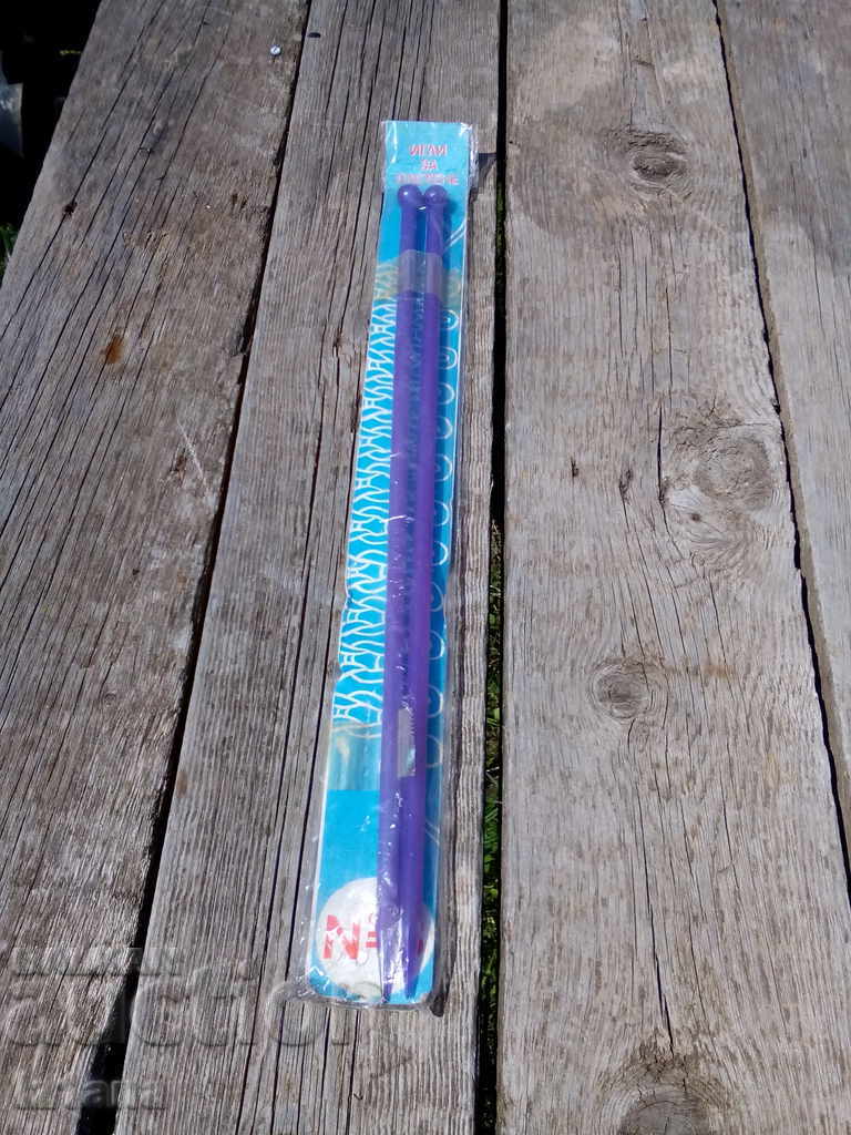 Knitting needles with price 10.00 BGN | € 5.11 Knitting needles with price 10.00 BGN | € 5.11