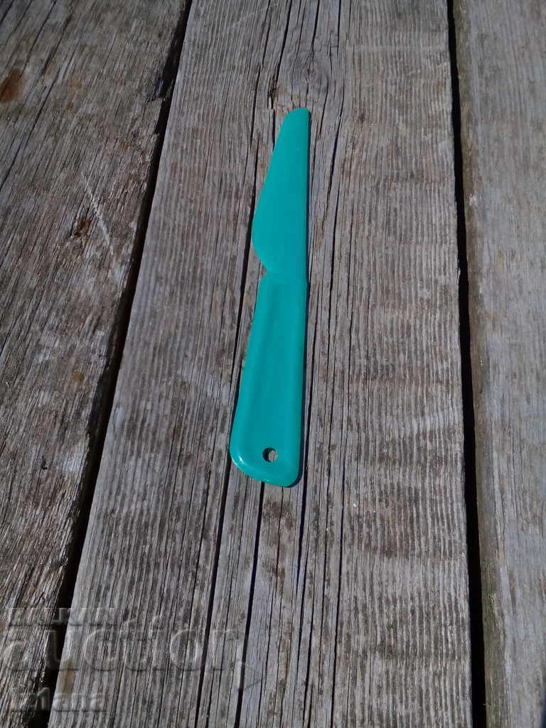 Baby plastic knife with price 2.00 BGN | € 1.02 Baby plastic knife with price 2.00 BGN | € 1.02