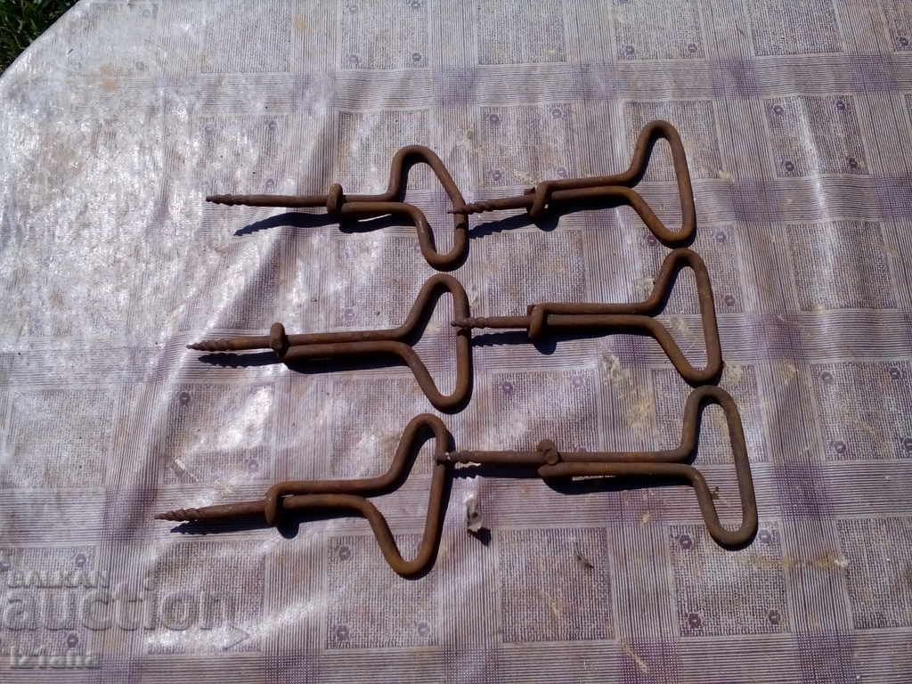 Un diblu vechi, dibluri cu preț 15.00 BGN | € 7.67 Un diblu vechi, dibluri cu preț 15.00 BGN | € 7.67