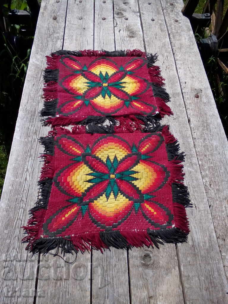 Възглавничка,шевица с цена 15.00 лв. | € 7.67 Възглавничка,шевица с цена 15.00 лв. | € 7.67