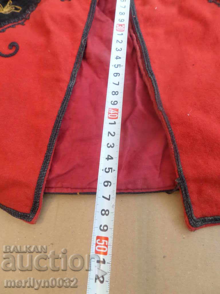 Delivery of Old embroidered wearing costume, embroidery woolen Delivery of Old embroidered wearing costume, embroidery woolen