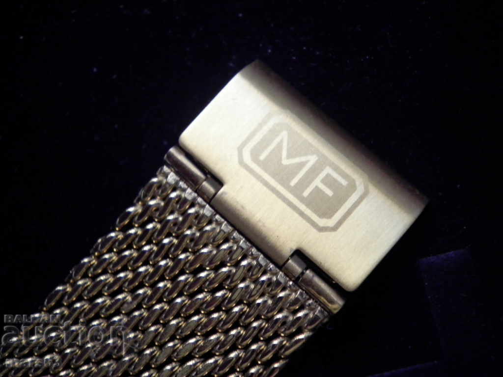 Auction Men's gold-plated chronograph watch Auction Men's gold-plated chronograph watch