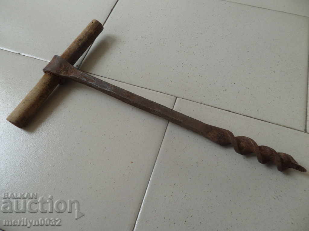Old carpentry, drill, tool, wrought iron with price 39.00 BGN | € 19.94 Old carpentry, drill, tool, wrought iron with price 39.00 BGN | € 19.94