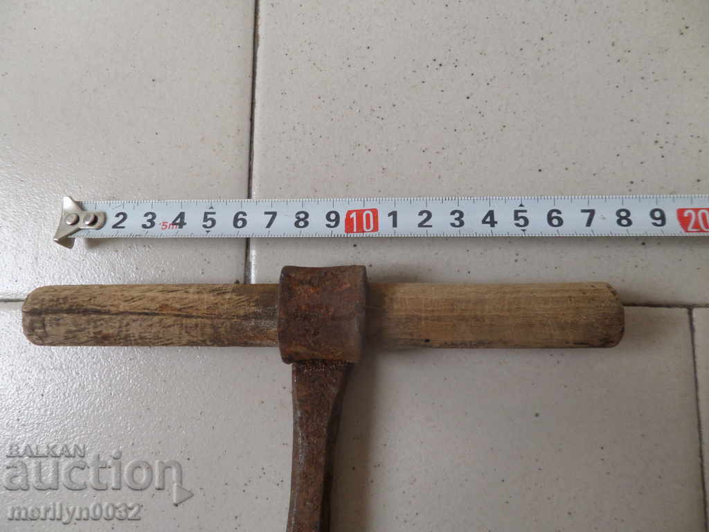 Auction Old carpentry, drill, tool, wrought iron Auction Old carpentry, drill, tool, wrought iron