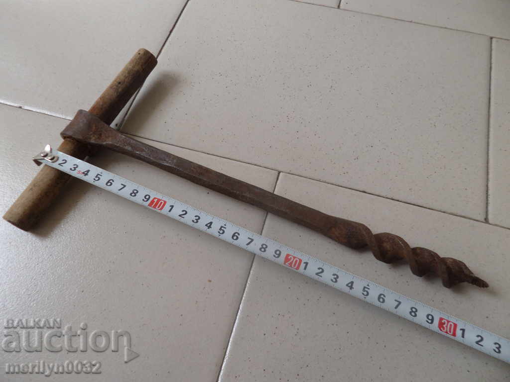 Delivery of Old carpentry, drill, tool, wrought iron Delivery of Old carpentry, drill, tool, wrought iron