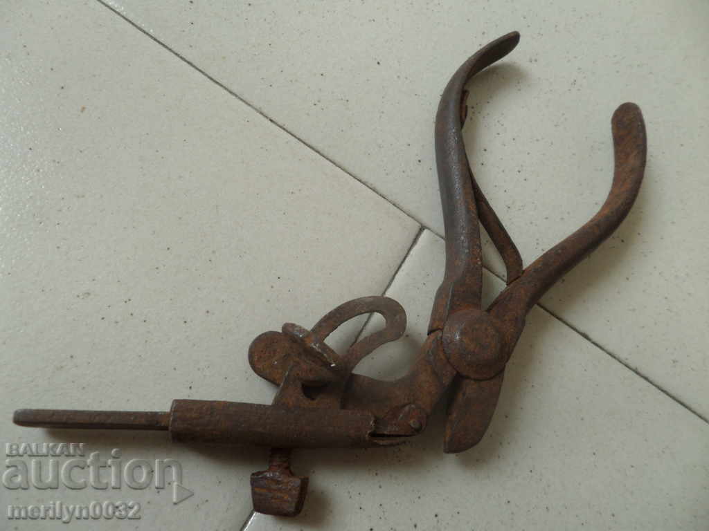 Old chappy-type pliers, a tool, serrated - 7 Old chappy-type pliers, a tool, serrated - 7