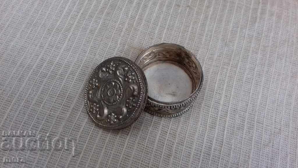 Auction Small metal box Auction Small metal box