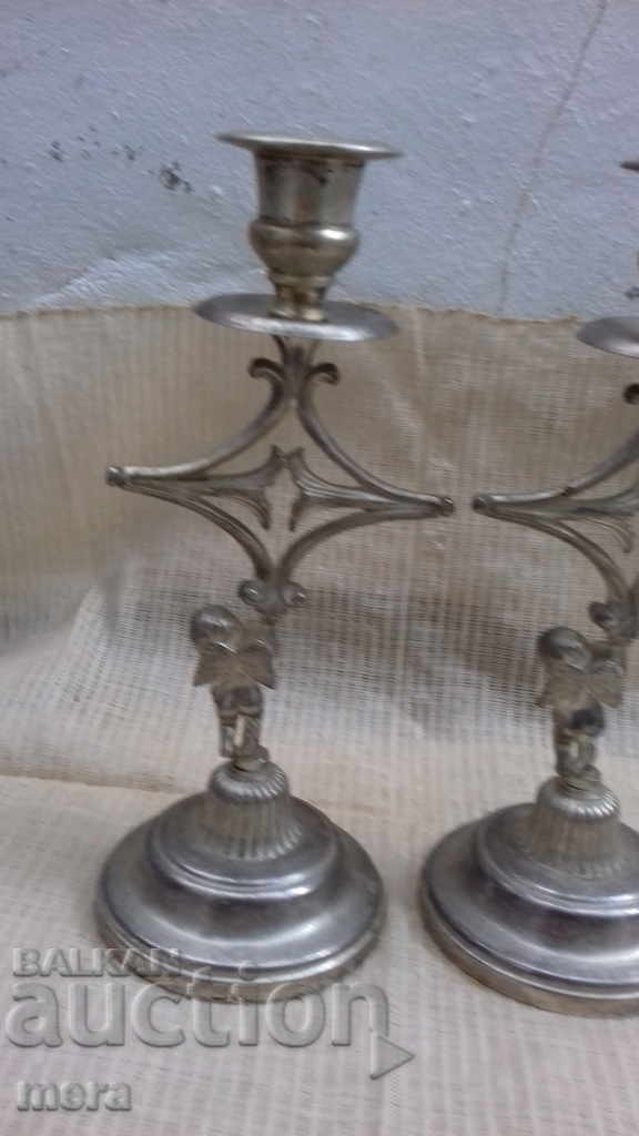 Delivery of A pair of candlesticks