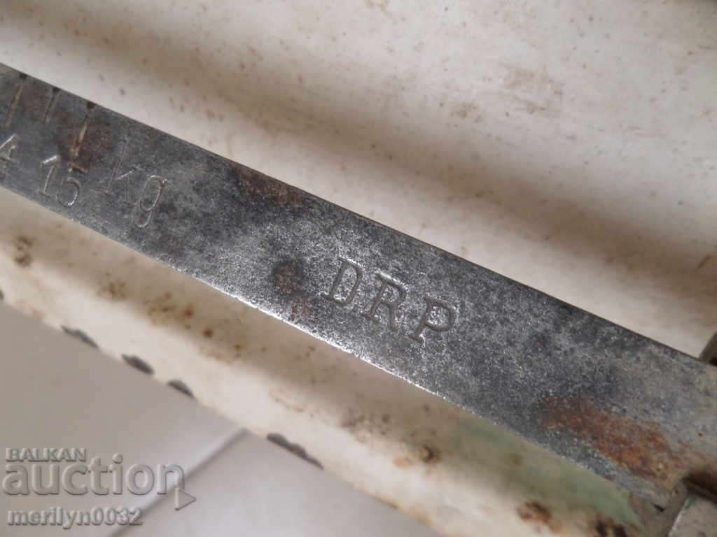 Auction German medical scales for weighing babies Third Reich Auction German medical scales for weighing babies Third Reich