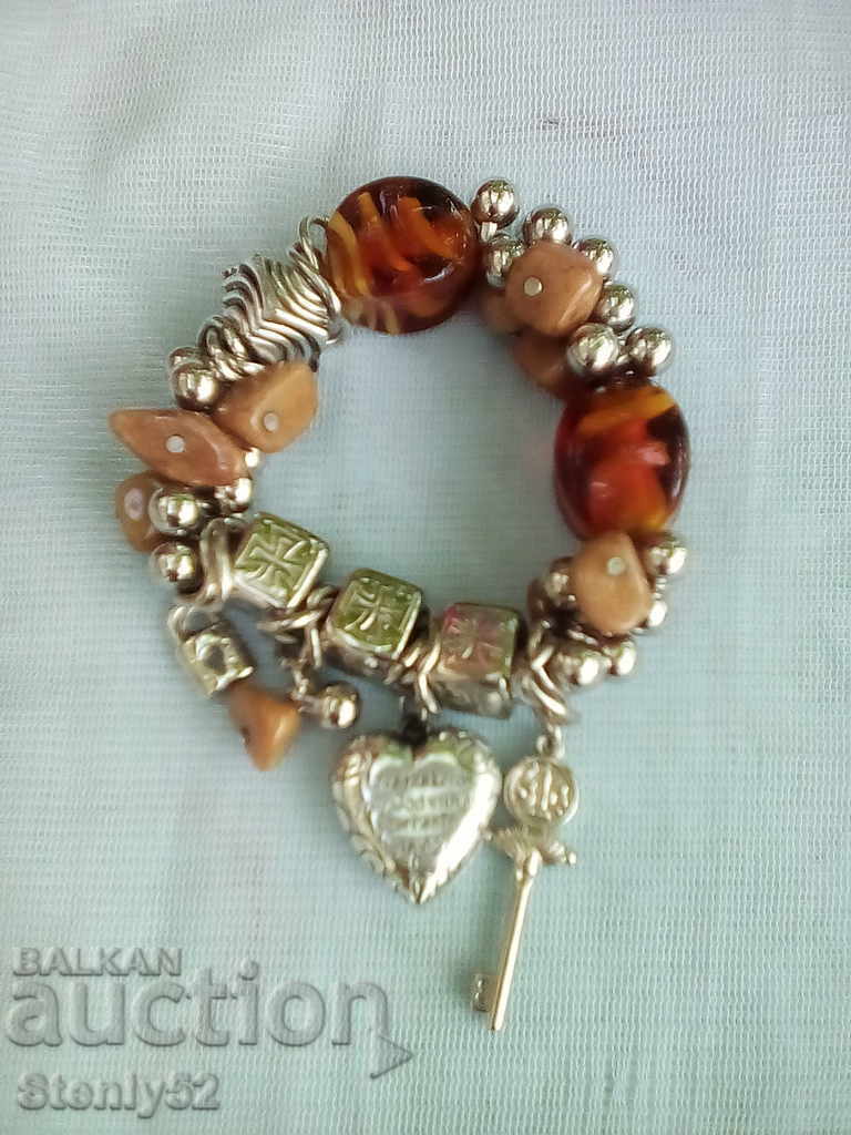 Bracelet with natural stones and metal.