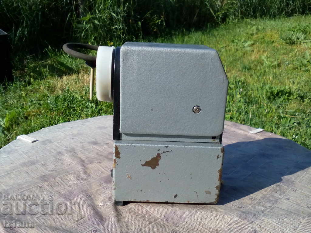 DM4T diaprojector with price 22.00 BGN | € 11.25 DM4T diaprojector with price 22.00 BGN | € 11.25