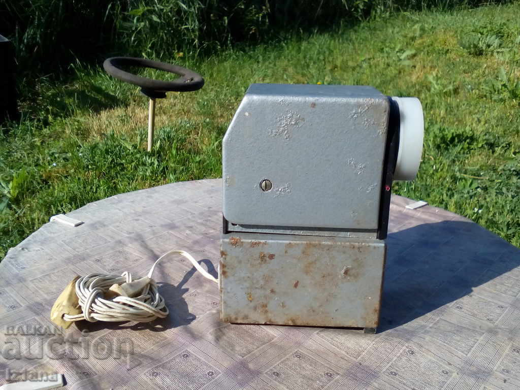 Delivery of DM4T diaprojector Delivery of DM4T diaprojector