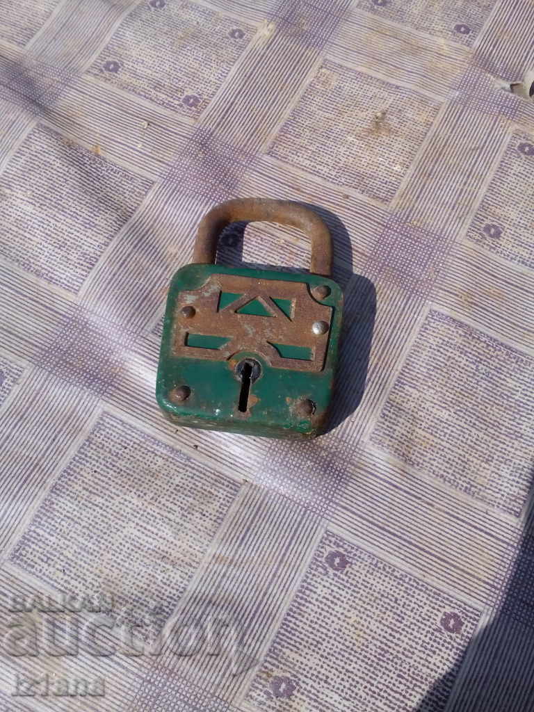 Old padlock with price 5.00 BGN | € 2.56 Old padlock with price 5.00 BGN | € 2.56