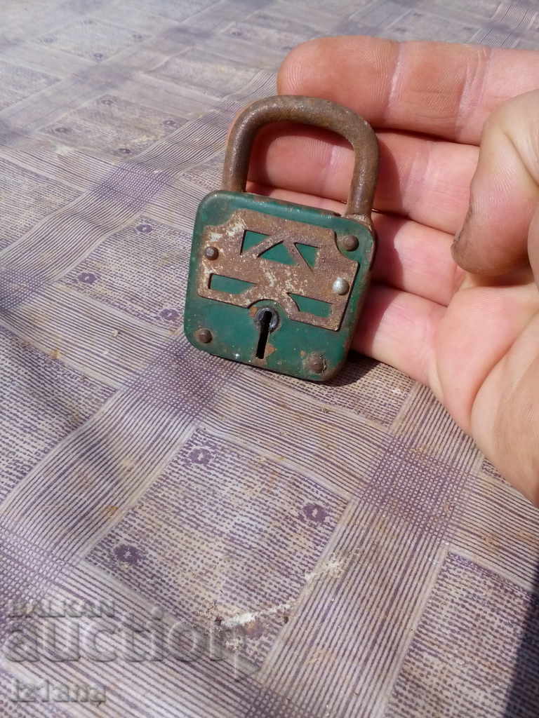 Delivery of Old padlock Delivery of Old padlock