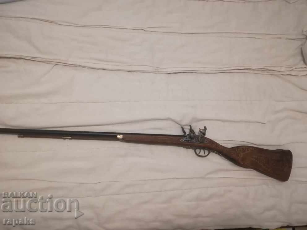 Pușcă de vânătoare cu două țevi cu percutori externi și decorațiuni - replică cu preț 595.00 BGN | € 304.22