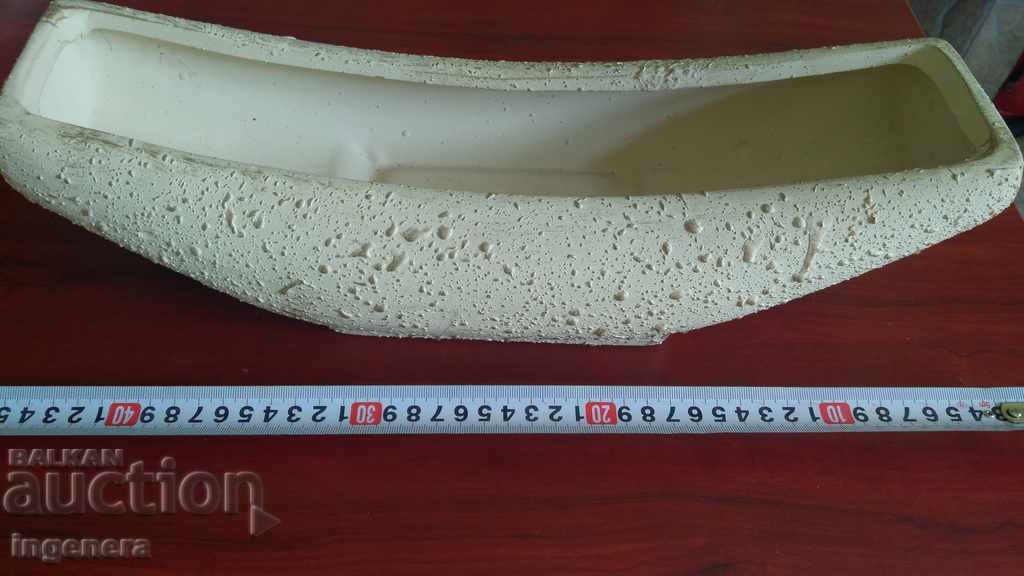 Vas, kashpa, placă de flori cu preț 16.00 BGN | € 8.18