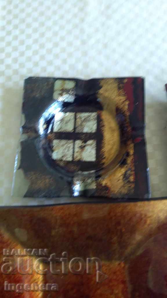 Auction Service plates, plateau and ashtray Auction Service plates, plateau and ashtray