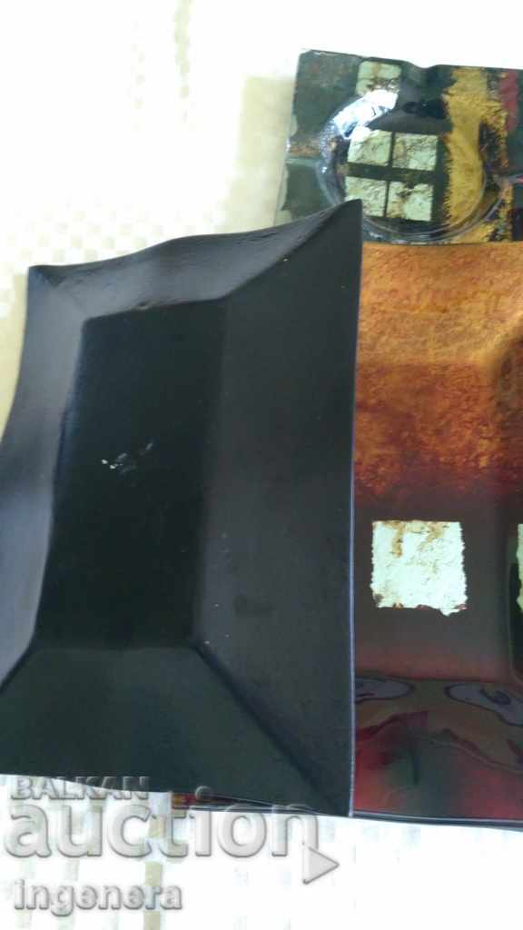 Service plates, plateau and ashtray - 5 Service plates, plateau and ashtray - 5