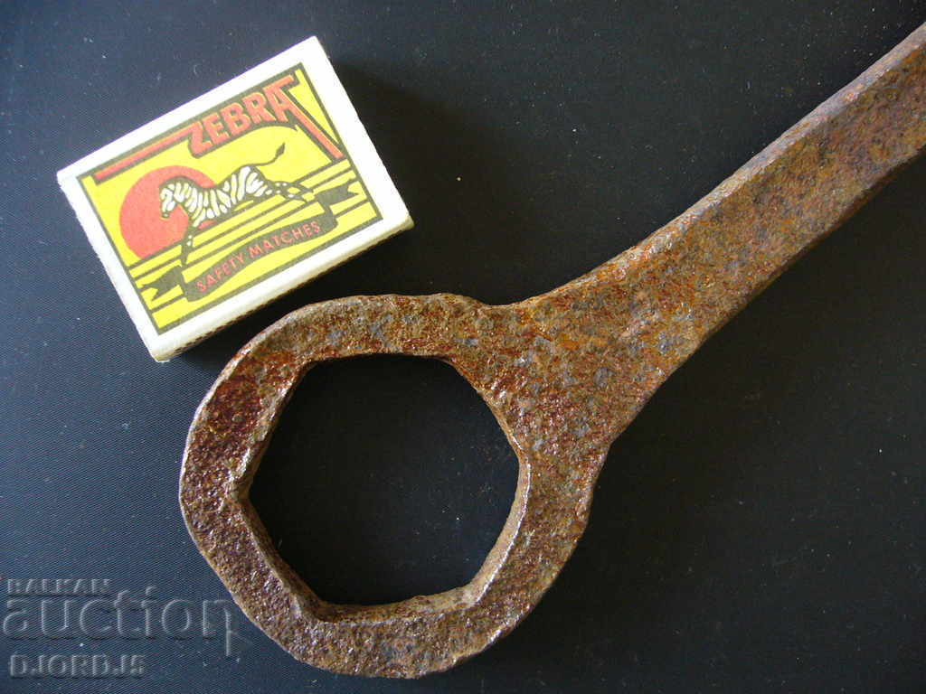 Auction Old big key Auction Old big key