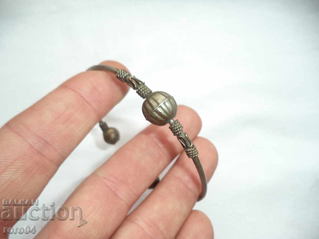 СТАРА ВЪЗРОЖДЕНСКА ГРИВНА с цена € 63.91 | 125.00 лв. СТАРА ВЪЗРОЖДЕНСКА ГРИВНА с цена € 63.91 | 125.00 лв.